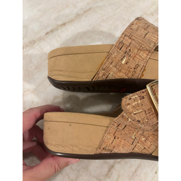 Women's Vionic Cork Sandals Size 9 (10) Beige Gold - Picture 11 of 13